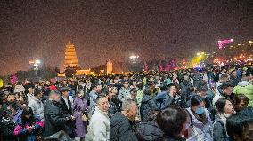 Tourists Visit Tang Paradise in Xi 'an