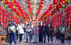 Tourists Visit The Li Family Courtyard in Yuncheng