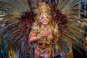 Parade of the Águia de Ouro samba school at the Anhembi 2024 sambadrome.