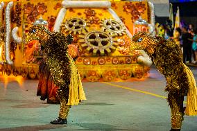 Parade of the Águia de Ouro samba school at the Anhembi 2024 sambadrome.