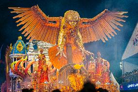 Parade of the Águia de Ouro samba school at the Anhembi 2024 sambadrome.