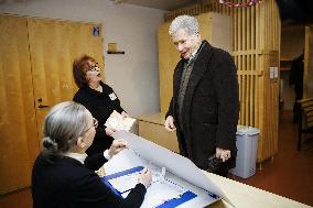 Finnish presidential election, second round, Finnish president votes
