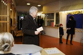 Finnish presidential election, second round, Finnish president votes
