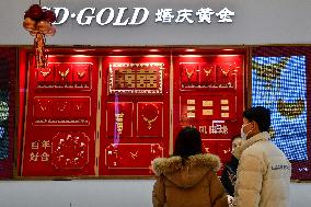 Xinhua Headlines: China's young generation powering gold rush