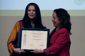 Maria Del Carmen Boullosa Receive  Ines Arredondo Award