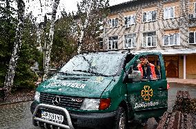 Volunteers repair Zaporizhzhia academy