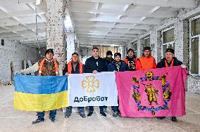 Volunteers repair Zaporizhzhia academy