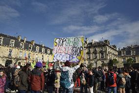 Protest Over Oil Drilling In The Arcachon Basin - Bordeaux