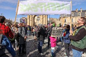 Protest Over Oil Drilling In The Arcachon Basin - Bordeaux