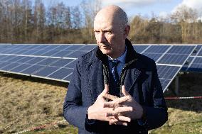 Roland Lescure visits a Solar Photovoltaic Park - Marcoussis