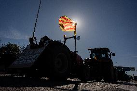 Catalan Farmers Block Tarragona Port.