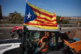 Catalan Farmers Block Tarragona Port.
