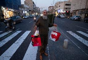 Iran-Valentine’s Day Shopping In Tehran