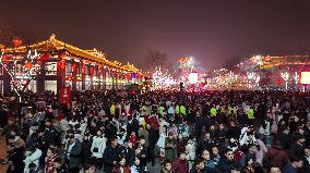 Too Many Tourists in Xi'an