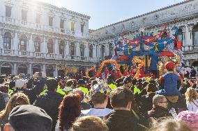 ITALY-VENICE-CARNIVAL-CHINESE COSTUME SHOW