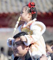 #CHINA-CHINESE NEW YEAR-TRADITIONAL COSTUMES (CN)