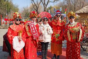 #CHINA-CHINESE NEW YEAR-TRADITIONAL COSTUMES (CN)