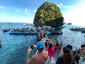 Tourism Killed Thailand's Most Famous Bay