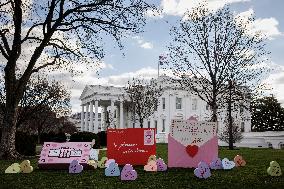 DC: Valentines Day Decorations at the White House