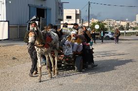 MIDEAST-GAZA-KHAN YOUNIS-FLEEING