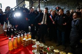 PM Attal Visits A Cattle Farm - Janvilliers