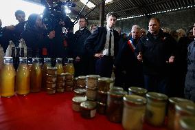 PM Attal Visits A Cattle Farm - Janvilliers