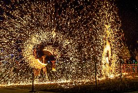 Traditional Fireworks Ironcraft Flowers Perform in Bazhong