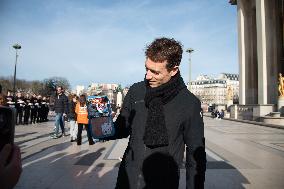 Protest Against Genetically Manipulated Chickens - Paris