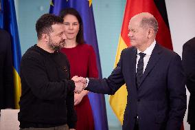 Zelensky Signs Security Deal With Germany - Berlin