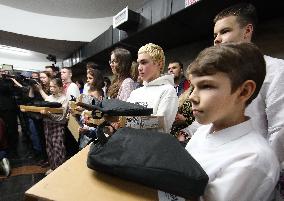 Kharkiv schoolgoers get laptops