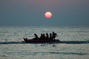 MYANMAR-AYEYARWADY-BEACH-DAILY LIFE