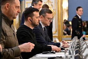 Emmanuel Macron meets with Volodymyr Zelensky - Paris