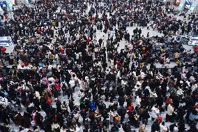 Spring Festival Holiday Return Peak in Hangzhou