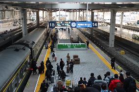 Passengers Board Train To Beijing in Xi 'an