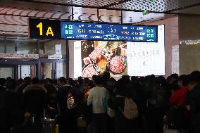 Passengers Board Train To Beijing in Xi 'an