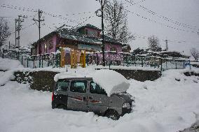 Heavy Snowfall In Parts Of Kashmir Valley