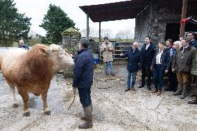 Les Republicains members visit a farm - Echouboulains