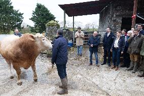 Les Republicains members visit a farm - Echouboulains