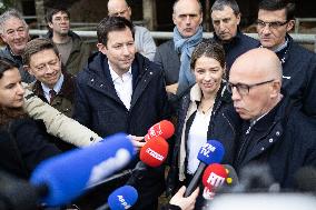 Les Republicains members visit a farm - Echouboulains