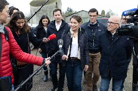 Les Republicains members visit a farm - Echouboulains