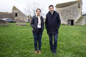 Les Republicains members visit a farm - Echouboulains