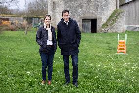 Les Republicains members visit a farm - Echouboulains