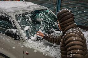 Heavy Snowfall In Kashmir