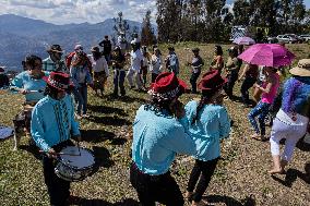 Medellin Community Gives Back to Earth After Wildfire