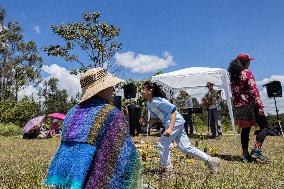 Medellin Community Gives Back to Earth After Wildfire