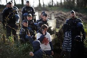 A69: Riot Police Try To Dislodge 4ecureuils' At The 'Crem'Arbre' ZAD