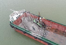 CHINA-GUANGDONG-GUANGZHOU-SHIP-BRIDGE- ACCIDENT (CN)