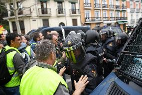 Police Clash With Hundreds Of Protesting Farmers - Madrid