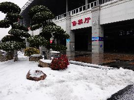Train Shutdown During Cold Wave in Yichang