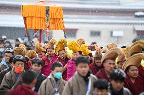 CHINA-GANSU-LABRANG MONASTERY-SUNNING OF THE BUDDHA CEREMONY (CN)